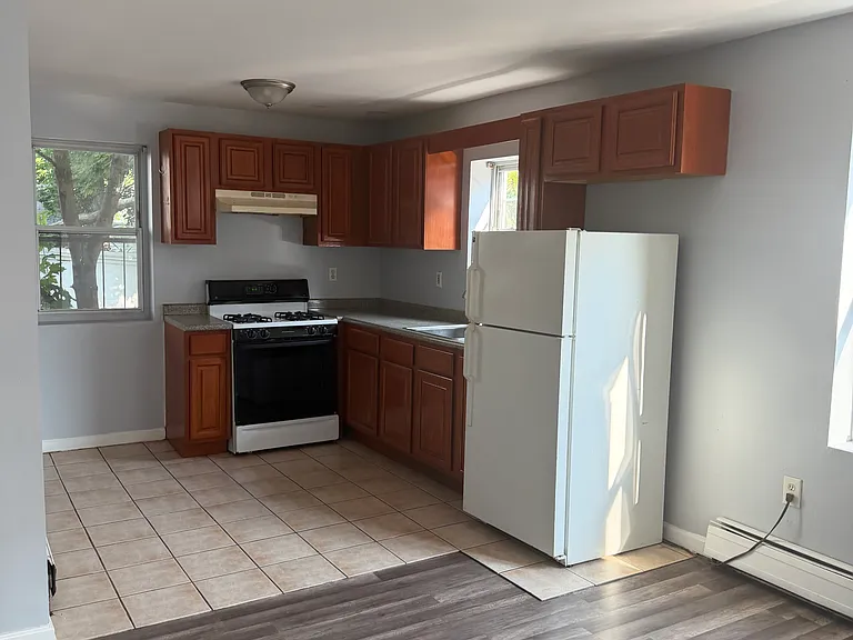 335-343 Sanford Ave #2R — Photo 1