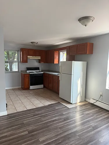 335-343 Sanford Ave #2R Photo 1 335-343 Sanford Ave #2R Photo 1