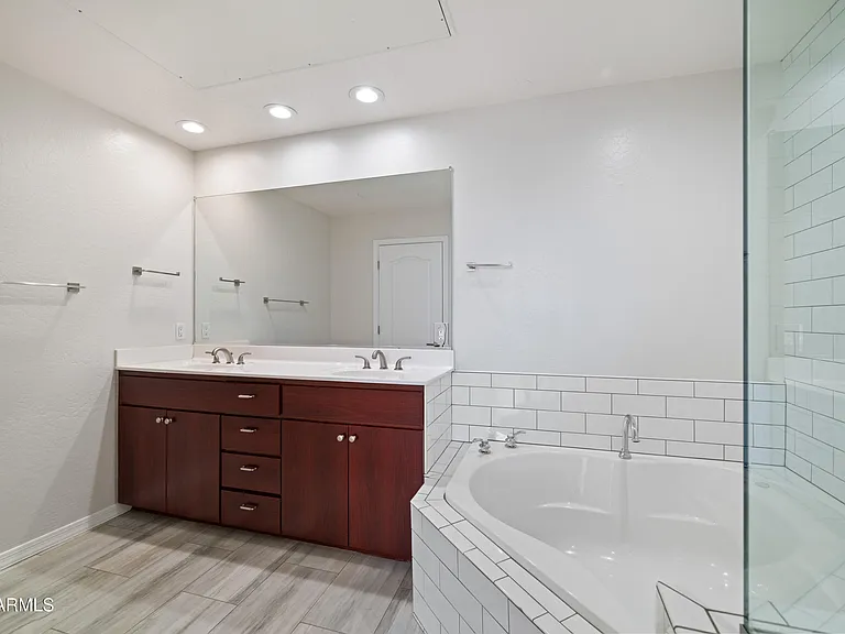 17 W Vernon Ave #619 — Photo 26