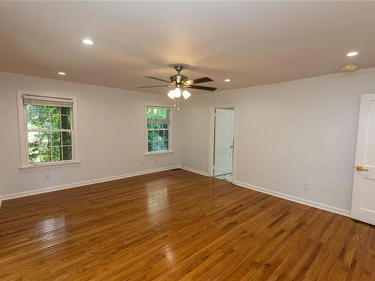 1311 Roxboro Dr — Photo 33