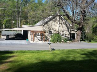 6917 Old Grange Rd, Slatington, PA 18080