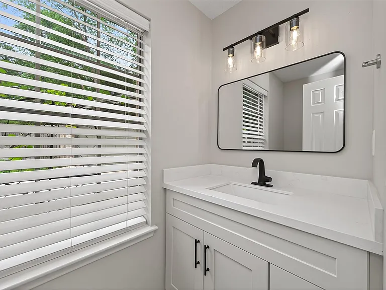 106 Breezy Point Pl — Photo 16