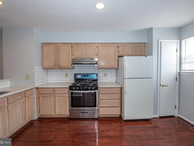 1216 Ogden St — Photo 8