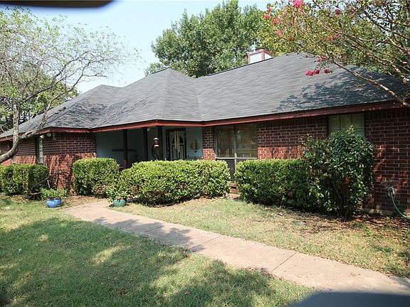 3rd image of 823 Eastridge Cir