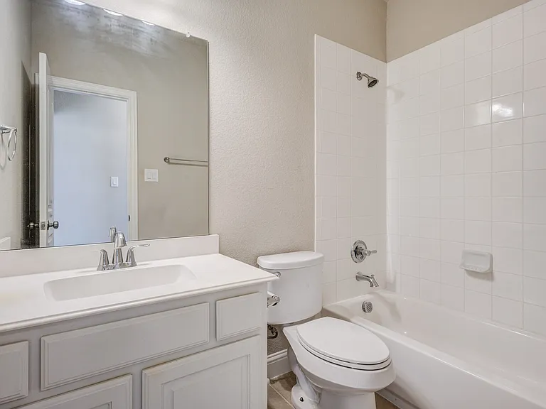 15609 Canyon Rdg — Photo 19