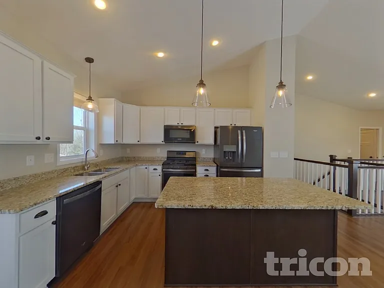 1341 Meadow Ln — Photo 5