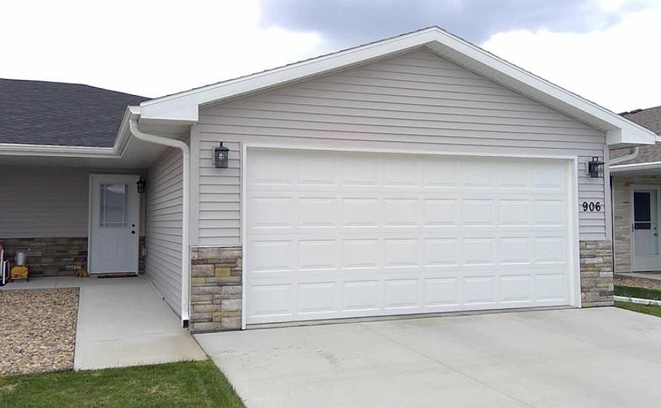 1st image of 906 G Ave