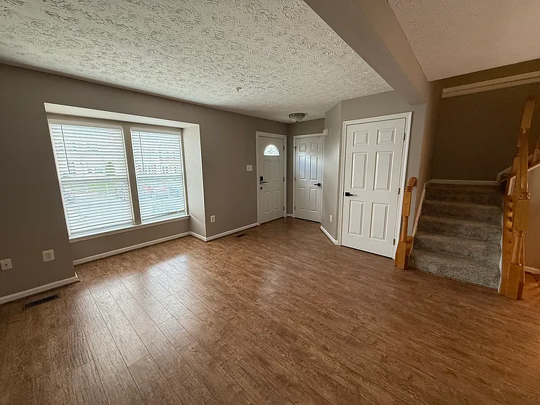 1097 Jeanett Way — Photo 7