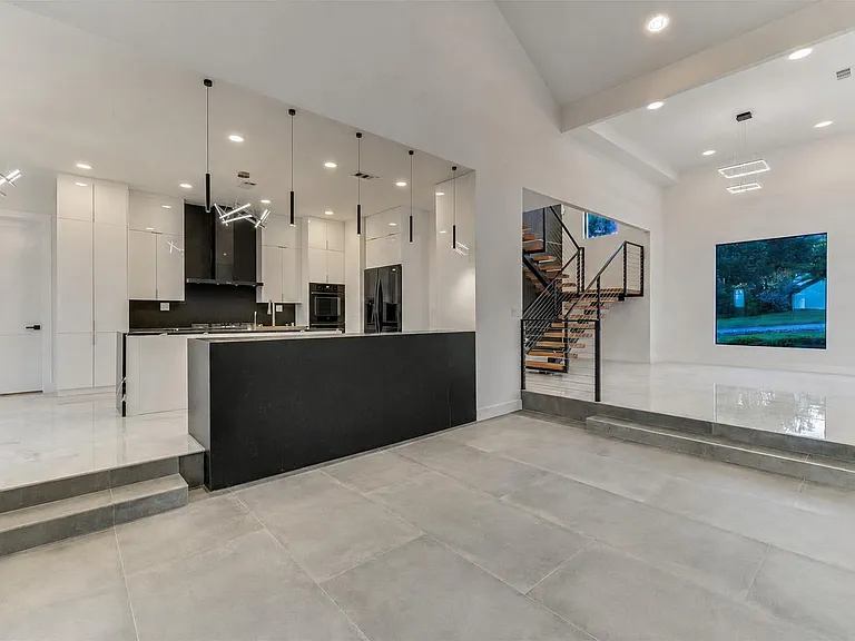 9409 Bell Mountain Dr — Photo 20