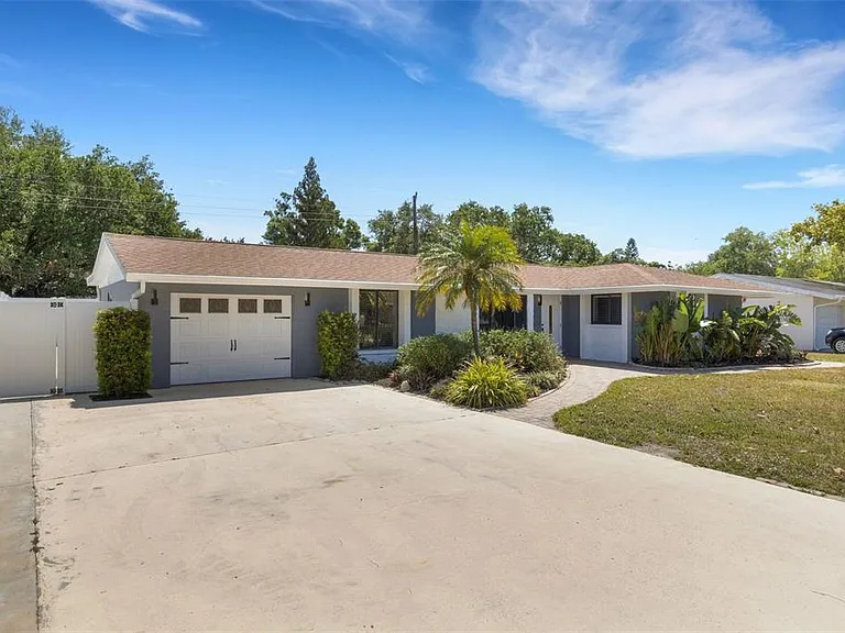 4645 Hunter Ridge Dr — Photo 3