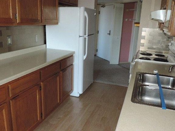 5th image of 6615 Lake Shore Dr #1016