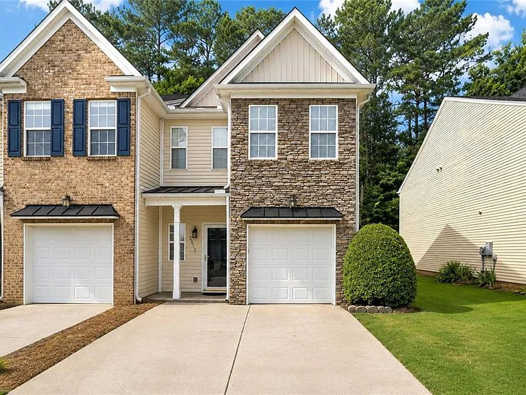 2915 Greyhawk Ln — Photo 2