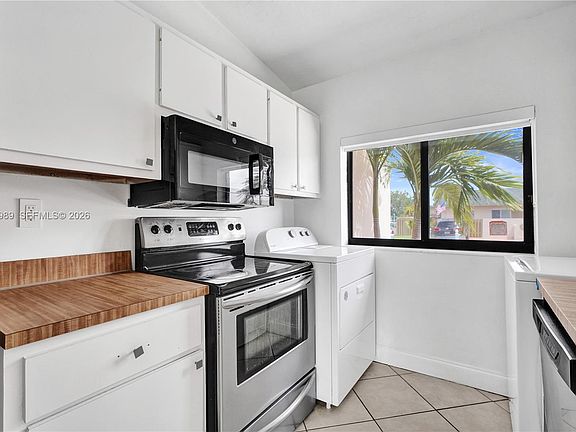 2nd image of 12216 SW 110th Ln