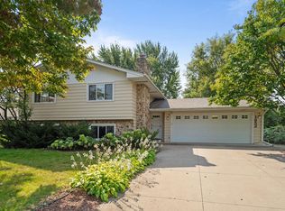 1852 Skillman Ave W, Roseville, MN 55113