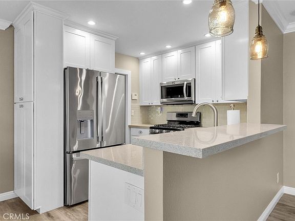 5th image of 146 Orchard