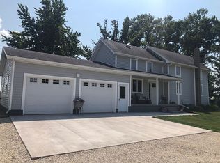 1630 190th Ave, Manchester, IA 52057