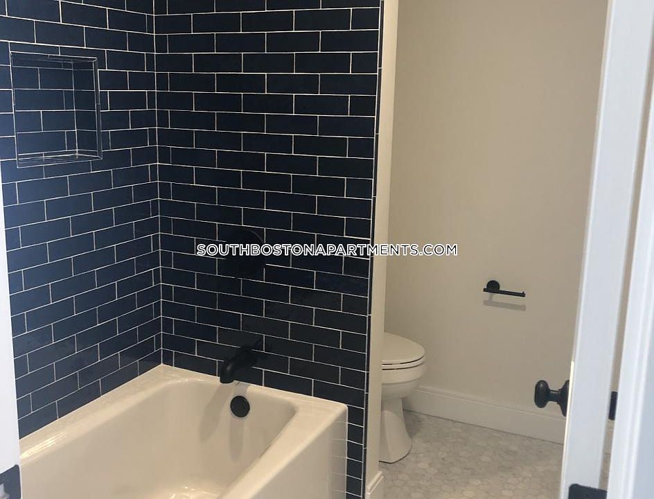2nd image of 124 W 7th St #14