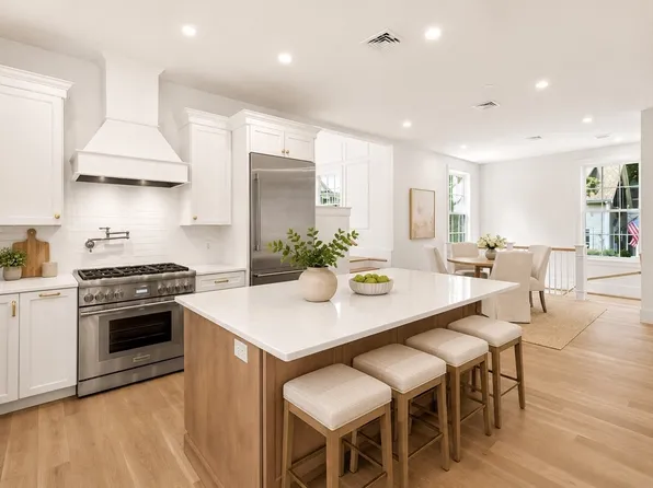 64 Pleasant St #A, Marblehead, MA 01945