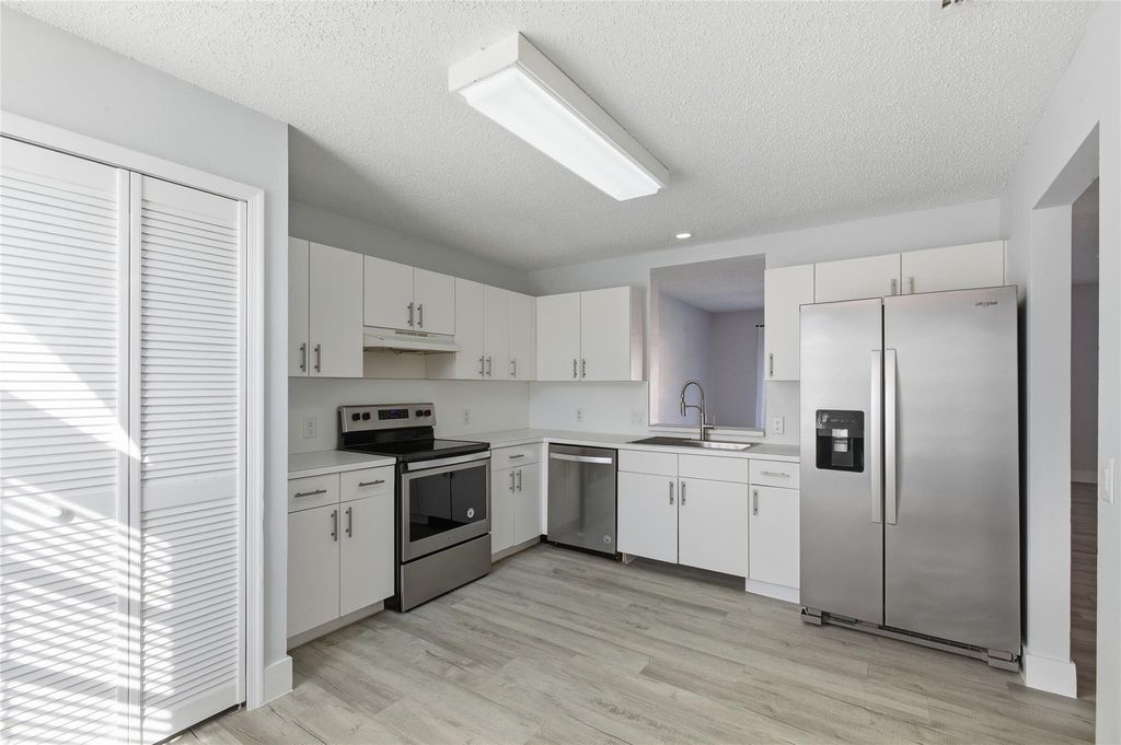 2381 NE 14th Street Causeway #206, photo 9