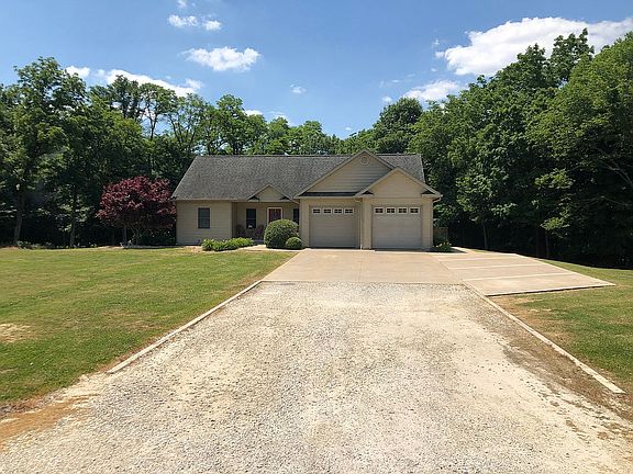 4 extra parking spots! 