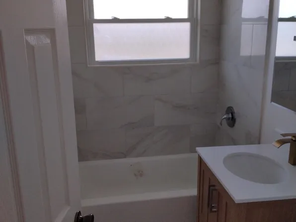 3 N 4th Ave APT 4A, Maywood, IL 60153