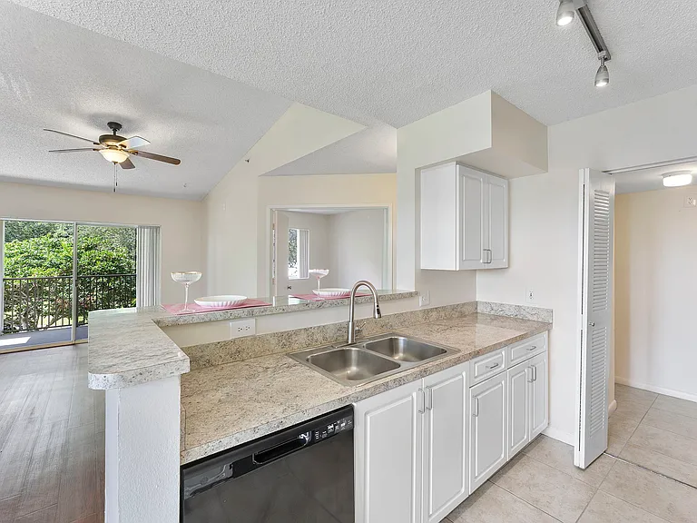 Coquina Cove Apartments — Photo 51