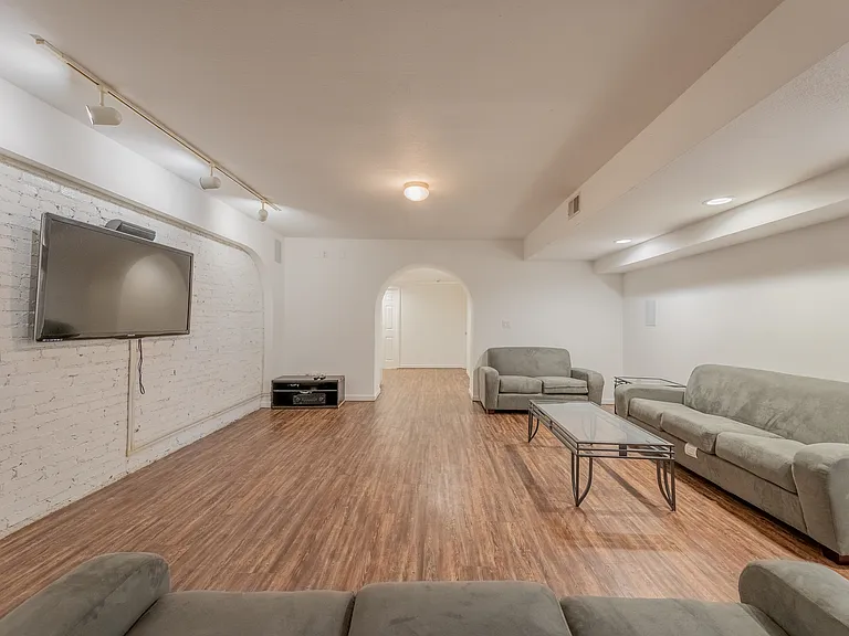 Roland Realty — Photo 24