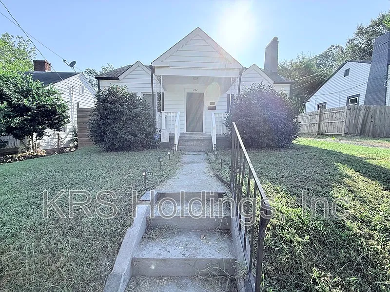 2 bed, 1.0 bath, 1066 sqft, $1,895 — Photo 1