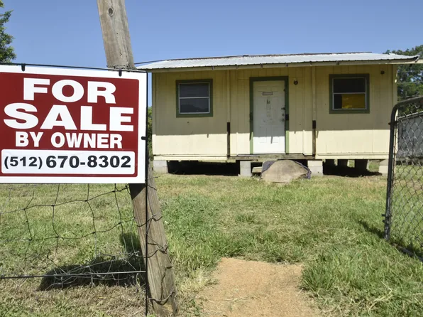 702 Walker St, Smithville, TX 78957