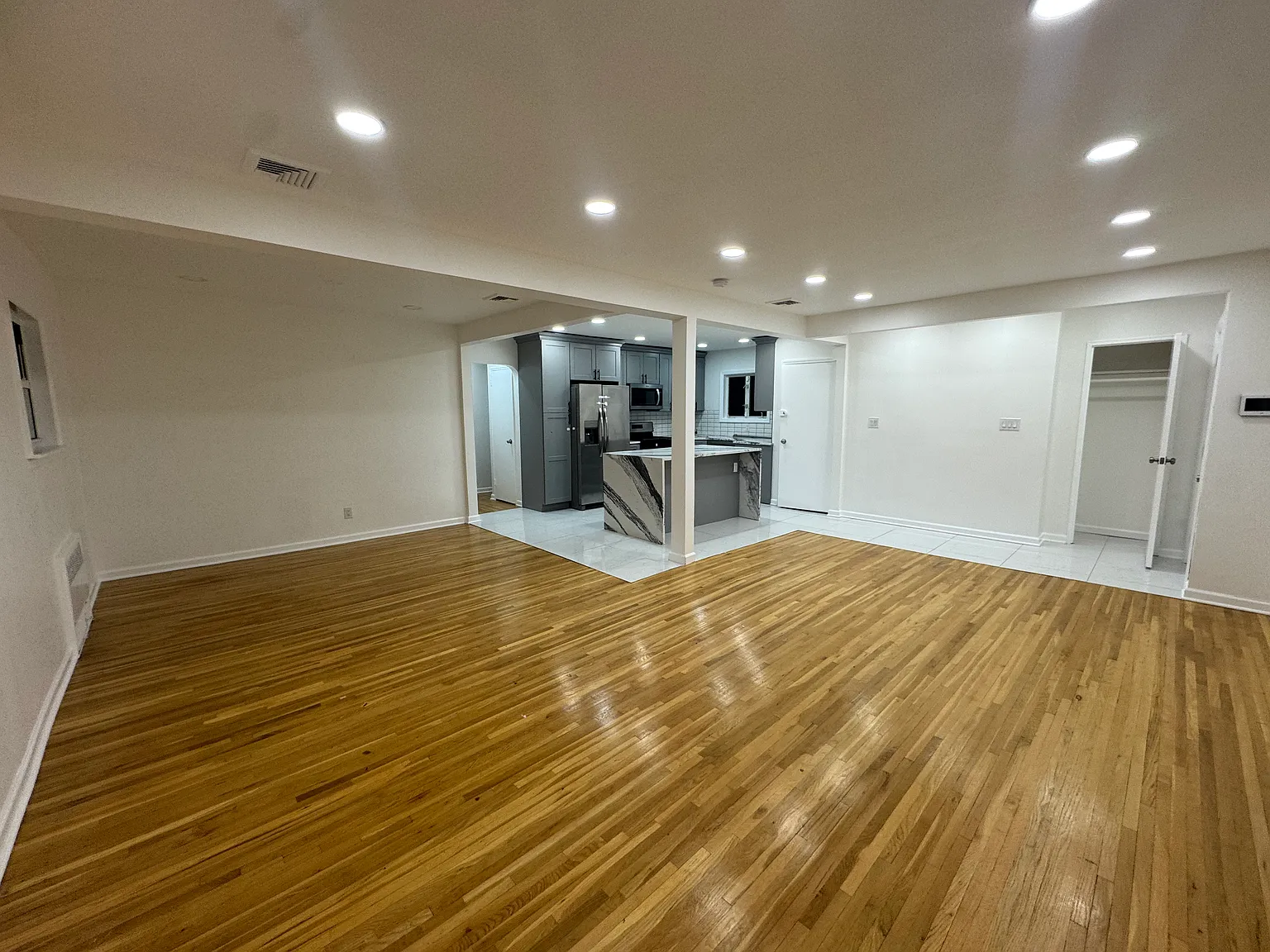 3 bed, 1348 sqft, $5,250 — Photo 2