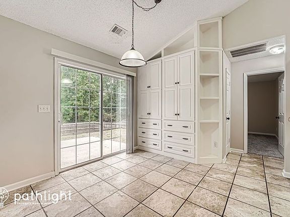 5th image of 213 Oak Hollow Ct