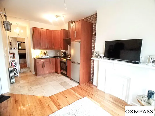 Rented by Compass | media 21