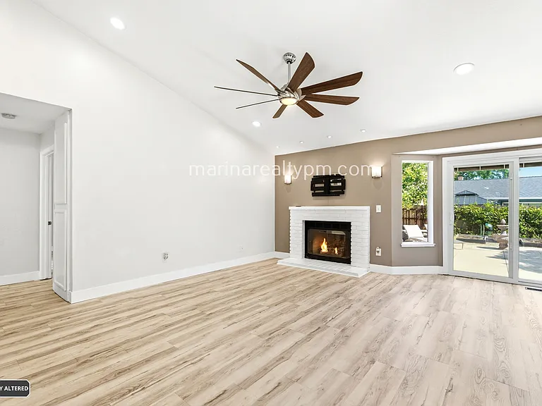 208 Buttercup Cir — Photo 8