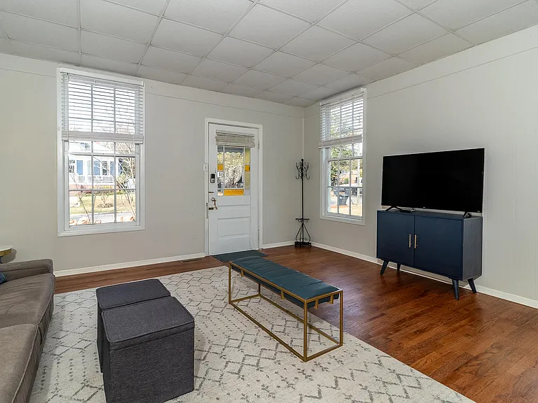 1510 Stovall St — Photo 5