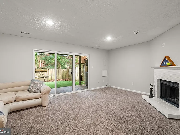18005 Sunset Lake Ct — Photo 26