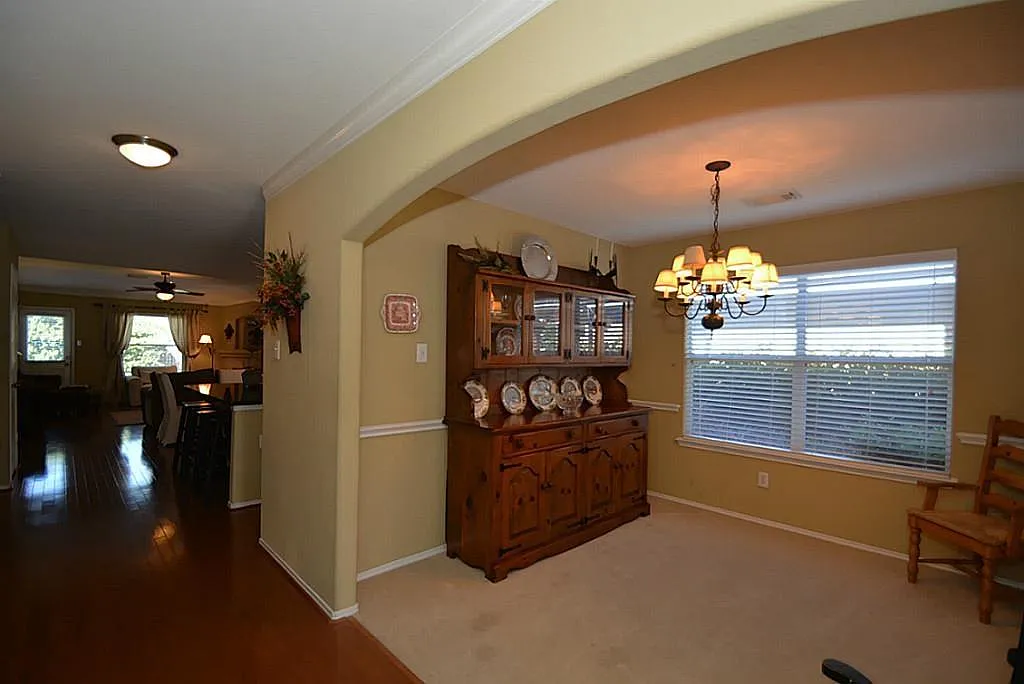 5 bed, 2965 sqft, $2,790 — Photo 2