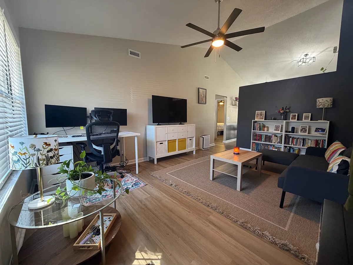 Building Photo - 910 Brett Dr #9