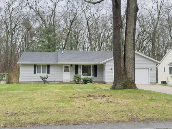14942 Robinwood Ct, Grand Haven, MI 49417