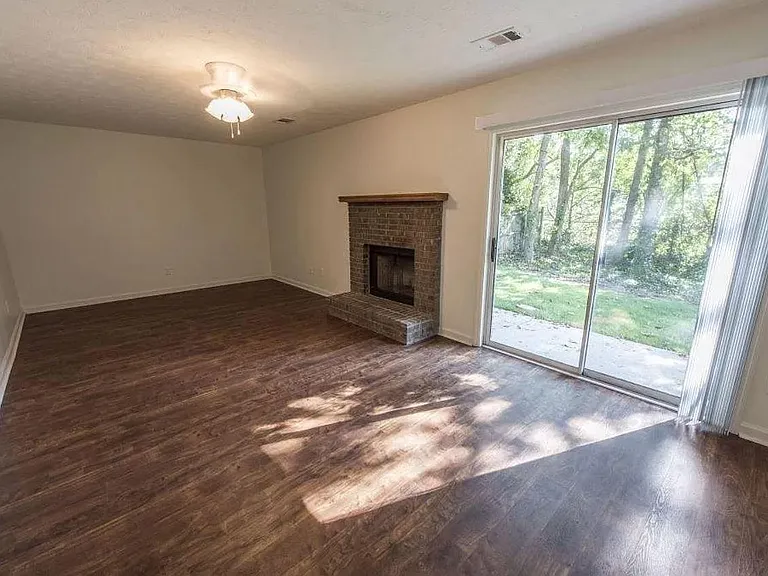 1028 Chinook St — Photo 10