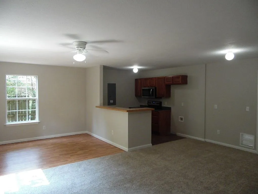 725 W Georgia — Photo 4