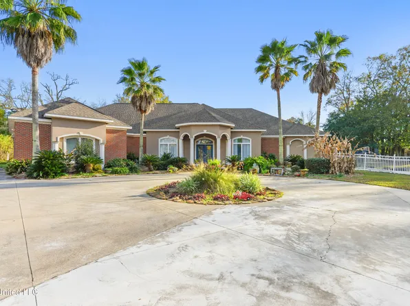 1010 Boxwood St, Pascagoula, MS 39567