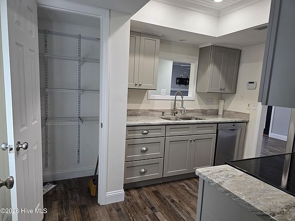 5th image of 8 Harbour Walk #8