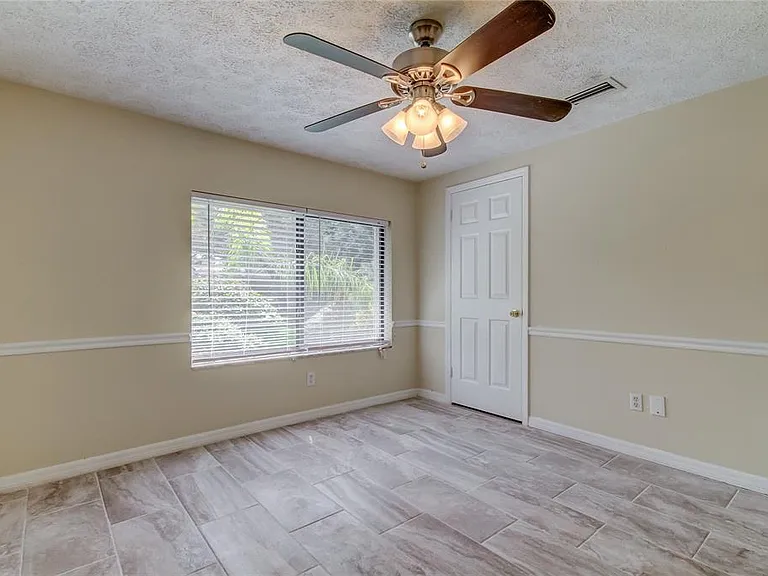 10406 Reclinata Ln — Photo 24