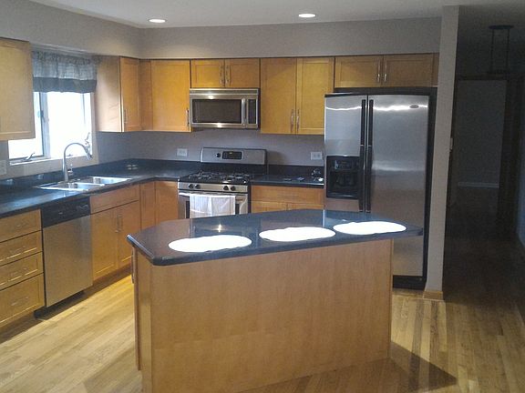 4th image of 690 Illinois Blvd