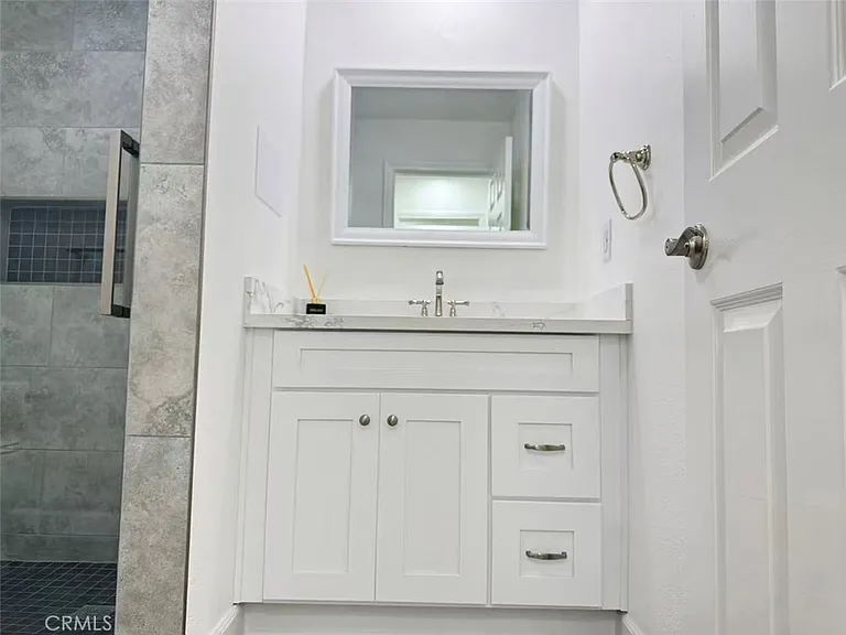 3233 E Cameron Ave — Photo 16