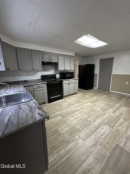 4th image of 818 Cutler Street