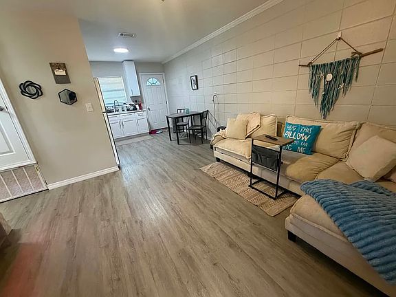 3rd image of 411 Bear Rd #B
