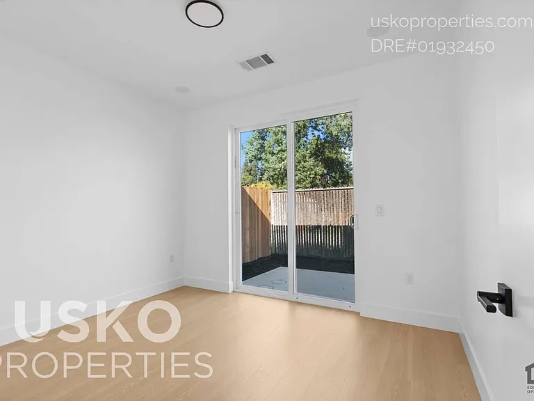 4381 El Camino Ave #B — Photo 4