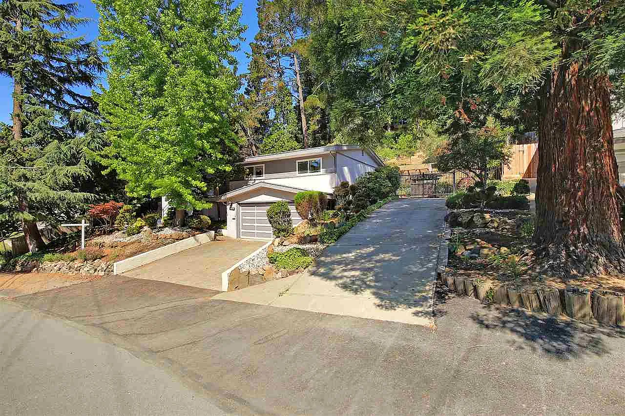 18129 Walnut Rd photo 1