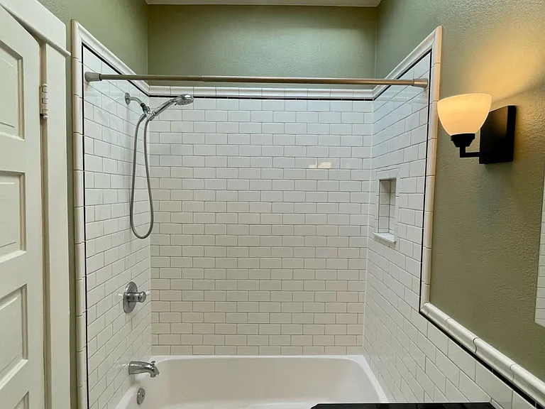 722 E Florida Ave — Photo 18